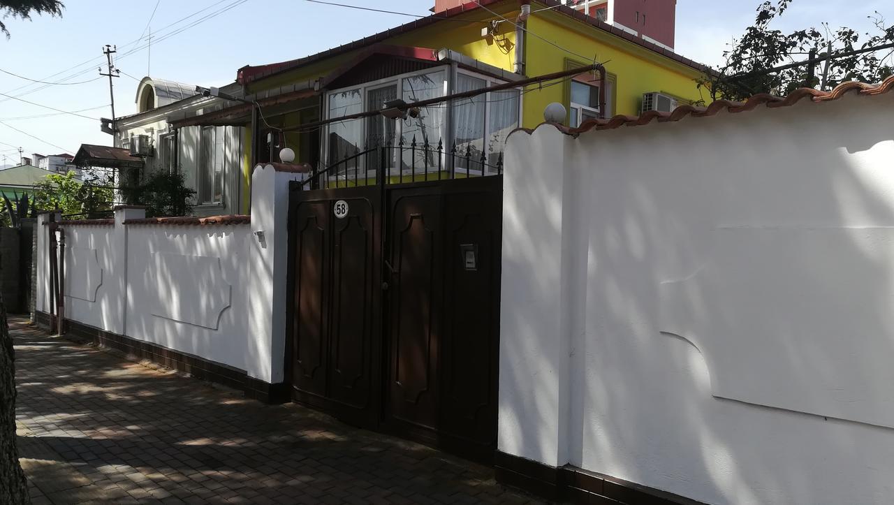 Guest House Nadejda Batumi Zewnętrze zdjęcie