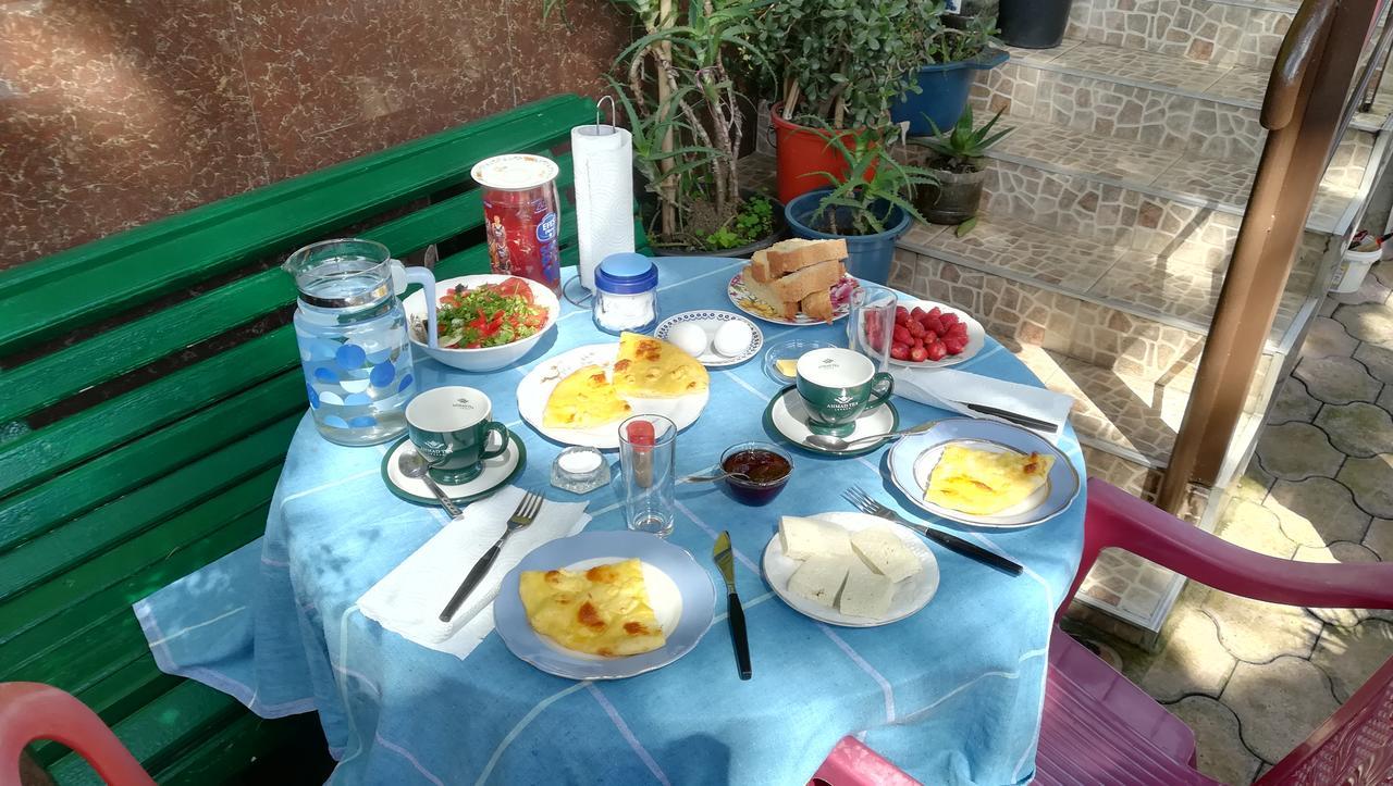Guest House Nadejda Batumi Zewnętrze zdjęcie
